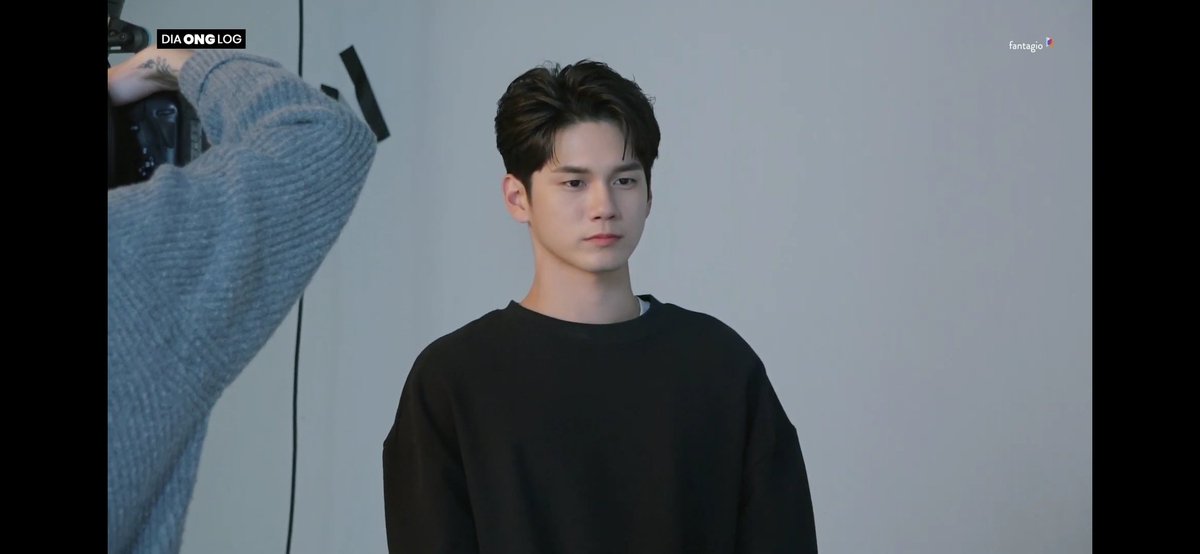 meanttobeOng's tweet photo. Ong in Black never disappoints 😍😍😍
#thespringhome #TSHXONG #더스프링홈
#ONGSEONGWU #옹성우 https://t.co/GNgN6BR50B