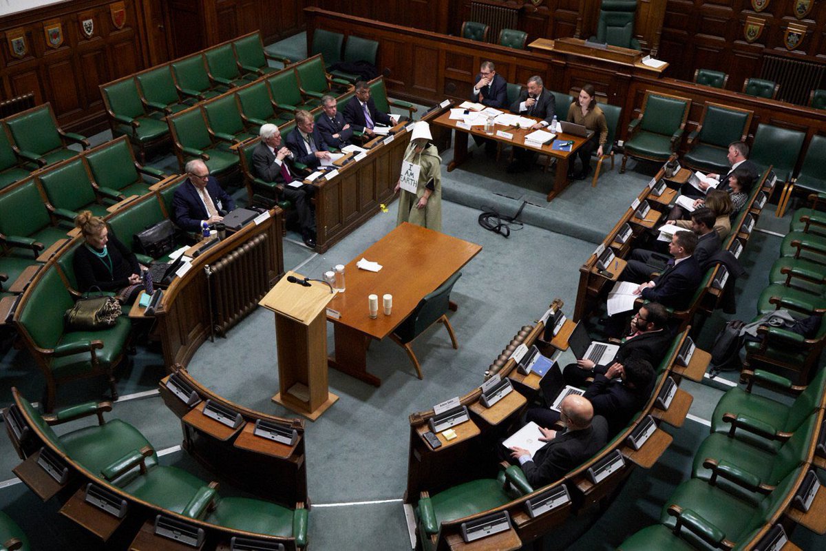 xrwaverley's tweet photo. ‘The Sentinel’ Earth’s Hand Maiden has entered the meeting chamber as the Surrey Pension Fund committee announce they have no immediate plans to divest from fossil fuels. @SurreyPensions #SurreyPensionActNow #SCCdivest https://t.co/QDctaFQZXS