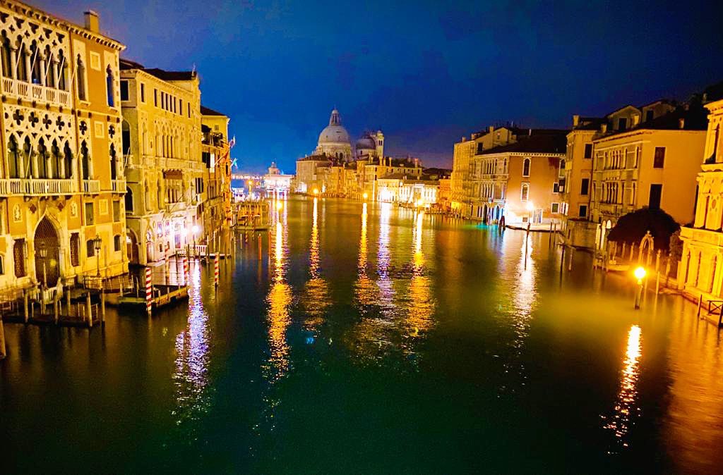 UAVenice's tweet photo. We will come back stronger! Our beloved #Venice will welcoming you all soon! ❤️🙏🏻 https://t.co/JmNavbZ4iU