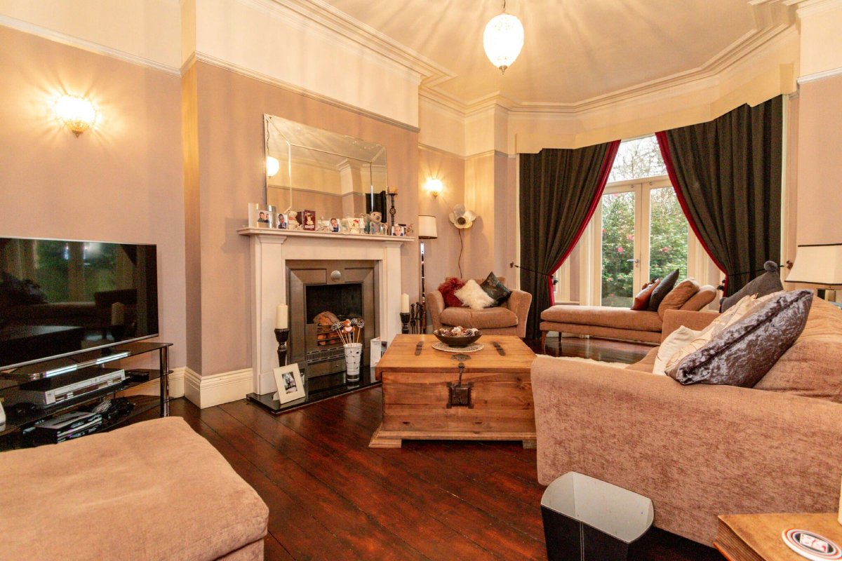 WatersonsEASale's tweet image. **#NEW!!** Cecil Avenue, #Sale - £850,000 - #5Bed #SemiDetached - CALL TO BOOK YOUR #VIEWING NOW! 0161 973 6688 #Property #EstateAgents #saletown