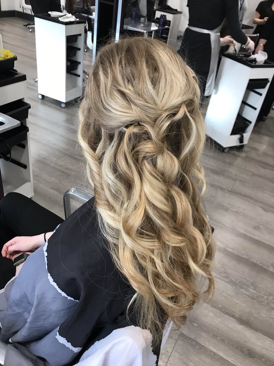 sophiehair2's tweet photo. A hair up I did yesterday 😍
Could’ve gone a lot better but shit went down, going to have to redo it at some point!
#hair #hairstyles #curls #plaits #braids #backcomb https://t.co/crYKLe2dsZ