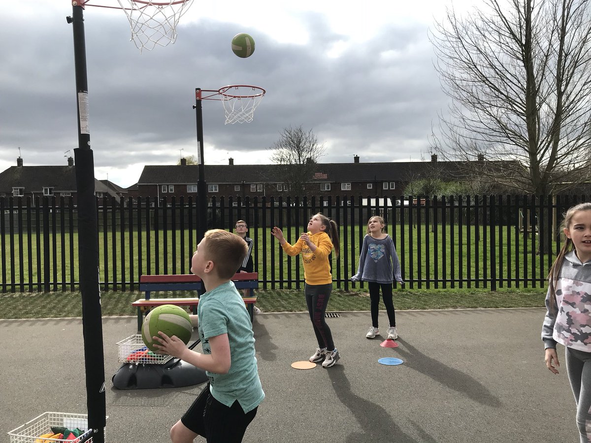 TGPS_NorthLincs's tweet photo. Year 4 are enjoying their @sportrelief activities this morning. #TGPSYear4 #TGPSPE #TGPSBritishValues https://t.co/vQDgvGZX66