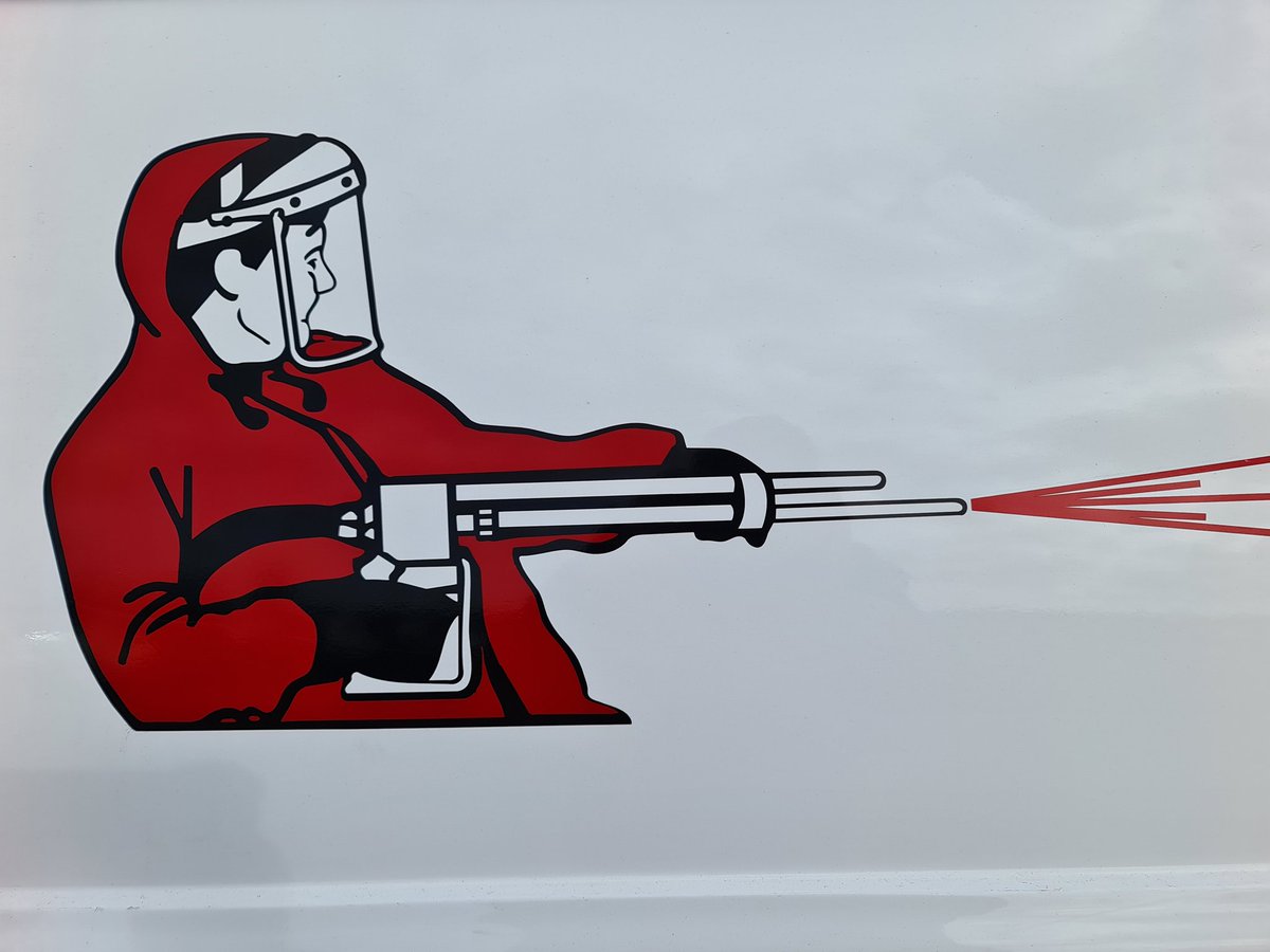 TooLargeToFloat's tweet photo. Does anyone else think this looks like someone using a laser gun 😂 https://t.co/rEQuIW2jkK