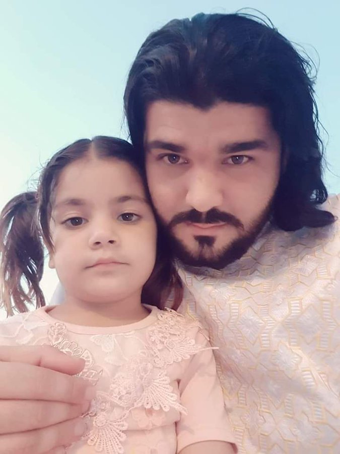 MToorpikay's tweet photo. راځۍ چې  ورشو چې شپونکۍ خو چه وژلې نه دہ
  دہ غر د سر نه اوس ټپه د یا قـــــــــــــربان نه راځی
#ReleaseGilamanWazir https://t.co/3U8vs8rN5Y