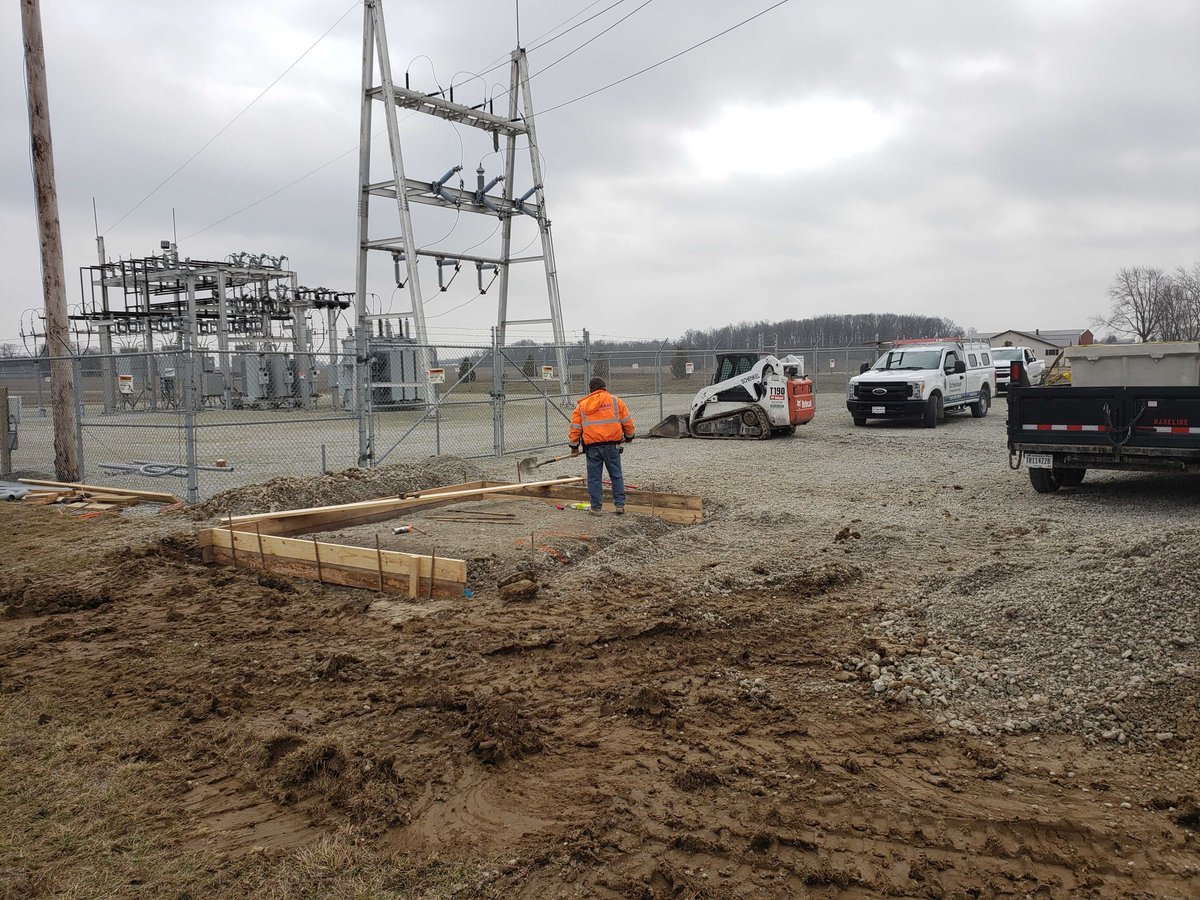 broadband4coops's tweet photo. Making progress every day on our fiber build for Heartland REMC!  Up goes another Central Office - part of the core network needed to to bring broadband to co-op members in rural Indiana.

 #ruralbroadband #broadband #digitaldivide #electriccooperatives https://t.co/yg1dpzowme