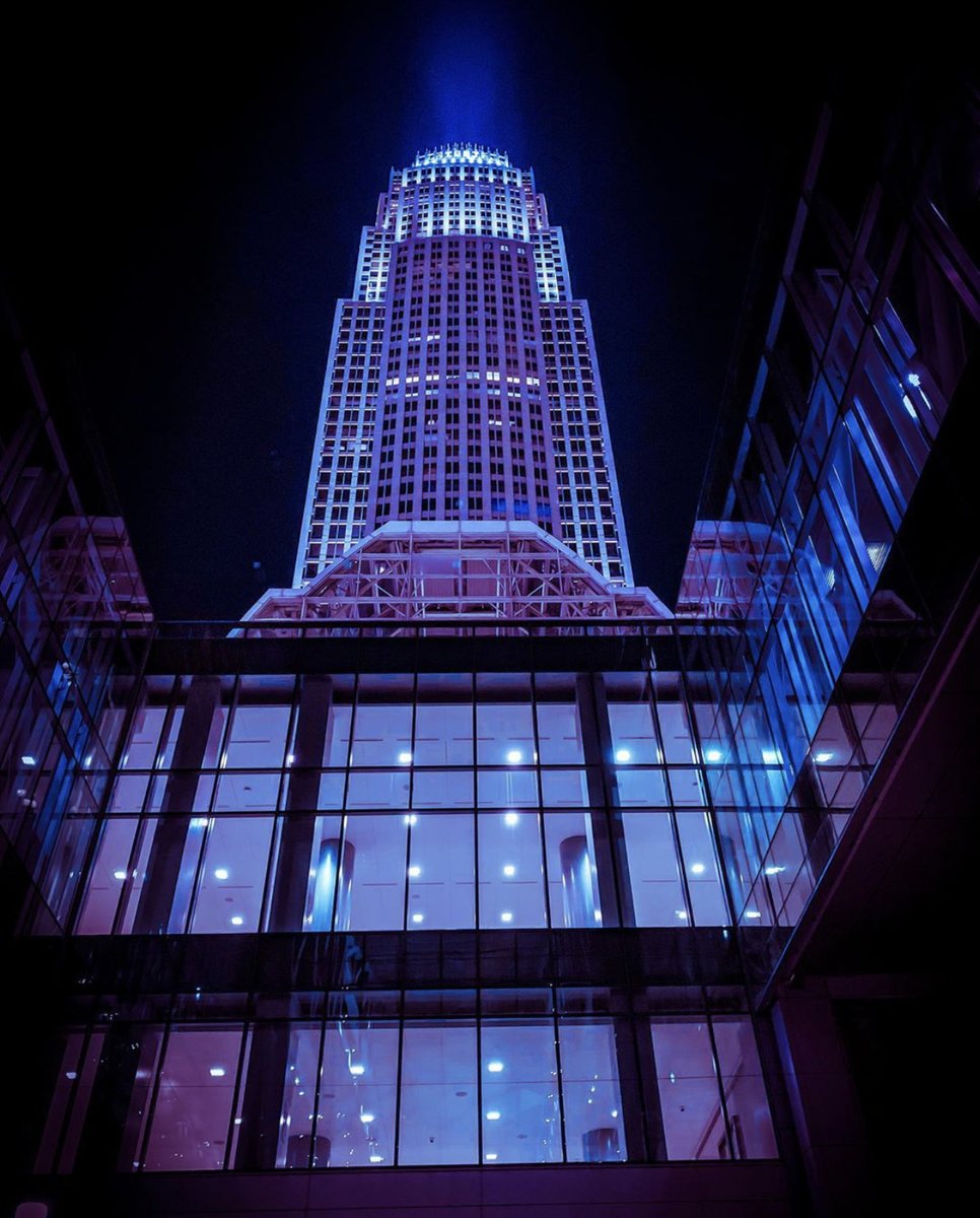 GoUptownCLT's tweet photo. Did you know... the @bofa building was built in 1992 and is made up of 384 custom-made aluminum rods measuring between 12-62 feet long weighing anywhere from 800 to 4,500 lbs. #FunFactFriday #charlottesgotalot #bankofamericabuilding #bofabuilding #VisitUptown #VisitNC https://t.co/19HVrMJgn9