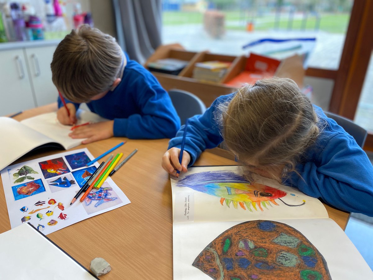 BSNJSV's tweet image. #JSVY2 have just begun their art unit by carefully sketching different imaginative fish. Important skills learnt today were to take their time, sketch lightly and think about variations of colour.