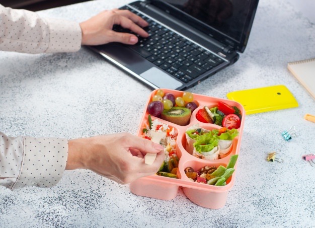 ¿𝓣𝓔𝓛𝓔𝓣𝓡𝓐𝓑𝓐𝓙𝓐𝓢?
.
🔘 Consulta Apartado "Menú Oficina/Domicilio". Destacamos ..
.
✅ Galicia Las Tablas 913 589 669
.
✅ Lugano : 914 939 057
.
✅ MARIA RECIO Catering: 918 102 880
.
✅ La Grosella: Pedidos Online lagrosella.es
.
📲 tumenuenlastablas.com