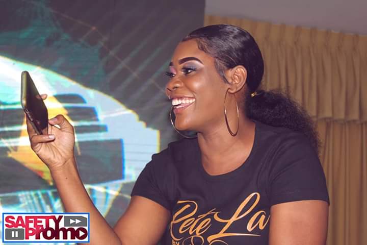 safety_promo's tweet photo. #QQA "Quoi Qu'il Advienne" @rutshelle dévoile le nom son prochain album.
En conférence de presse hier à l'hôtel El Rancho....Elle a aussi parler de sa tournée médiatique plus précisément celle d'Afrique.
#QQA
#Rutshelle
#safety 
#Album
#safety_promo 📷 @Tino_Pandache https://t.co/AfLTRsZUax