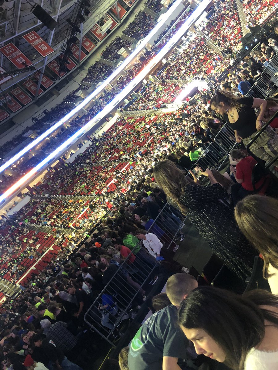 slicepielady's tweet photo. Such an incredible show to see @billieeilish with my little concert buddy! It's so important to me to make lasting memories with her. She said tonight was one of the best nights of her life 💕❤️ https://t.co/hjs5pYFfJo