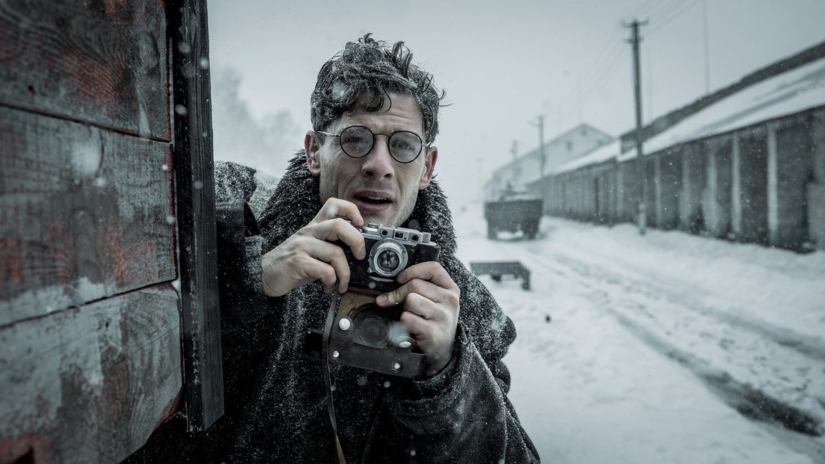 DickensOldDog's tweet photo. UPDATE
Screenings for @MrJones_Film with @jginorton 🇬🇧 #mrjones #jamesnorton Check venue for exact dates.

April 17-23
• Bracknell, Berkshire @southhillpark 
• Newport 🏴󠁧󠁢󠁷󠁬󠁳󠁿 @RiverfrontArts 
• Ross-on Wye, Herefordshire @TheGateway_Ross https://t.co/MkPQcBr9q3