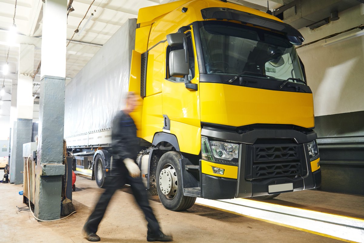 Brakes are a big part of keeping your commercial vehicle safe to drive 🚛👍

Our guide to brake testing will help make sure you're safe 👉
movingon.blog.gov.uk/2017/11/07/is-…