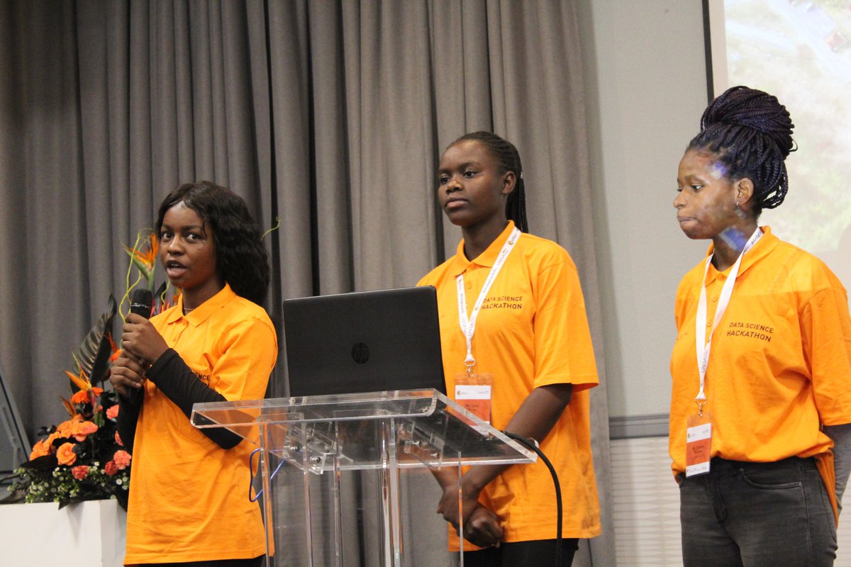 TiyaniTee's tweet image. Girls only team AgriCode is the second team to present at #DataScienceHack. @NEMISA_ @unisa @Geekulcha