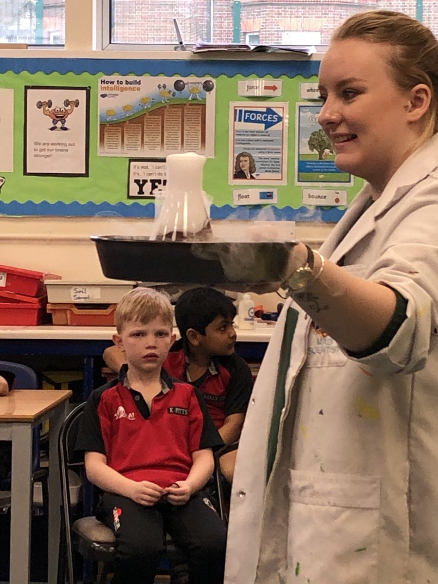 StColumbasLPrep's tweet photo. #SCCLowerPrep enjoying the Mad Science Workshop on dry ice. Great thinkers! #SCCScience https://t.co/EfyMRLe7wI