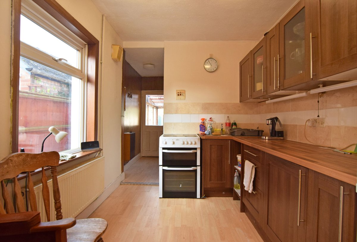 RTestateagents's tweet photo. NEW PRICE!! This detached bungalow set not far from Wootton Road has just been reduced!! Take a look before it goes! #bungalow #newhome #home #easofengland #eastanglia #norfolk #westnorfolk #kingslynn https://t.co/qsTxkn3nEs