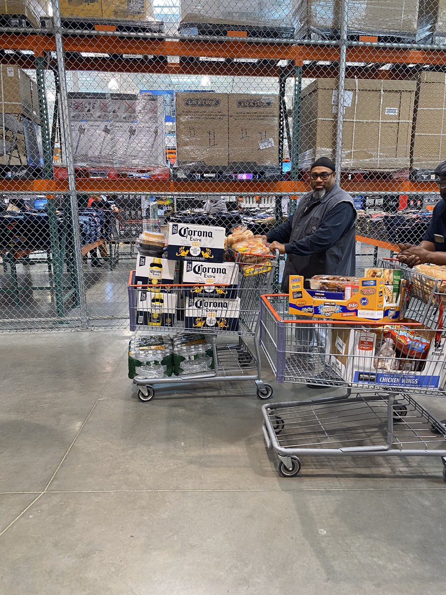 MillennialDnceT's tweet photo. Not all heroes wear capes. #coronapocalypse https://t.co/1DmsXsvkT5
