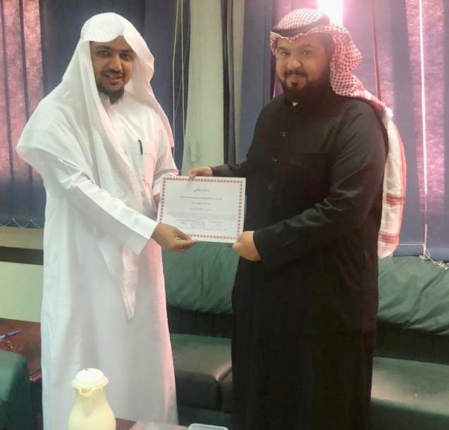 alrkham2017's tweet photo. #تكريم 
كـرّم فضيلة رئيس الدائرة الحقوقية السادسة في المحكمة العامة بحائل الموظف المتميز: عبد الله بن مثقال الصلج الرمالي ضمن الموظفين المتميزين المكرمين في الدائرة نظير تميزهم خلال منتصف العام ١٤٤١هـ. https://t.co/eEx0U0onta