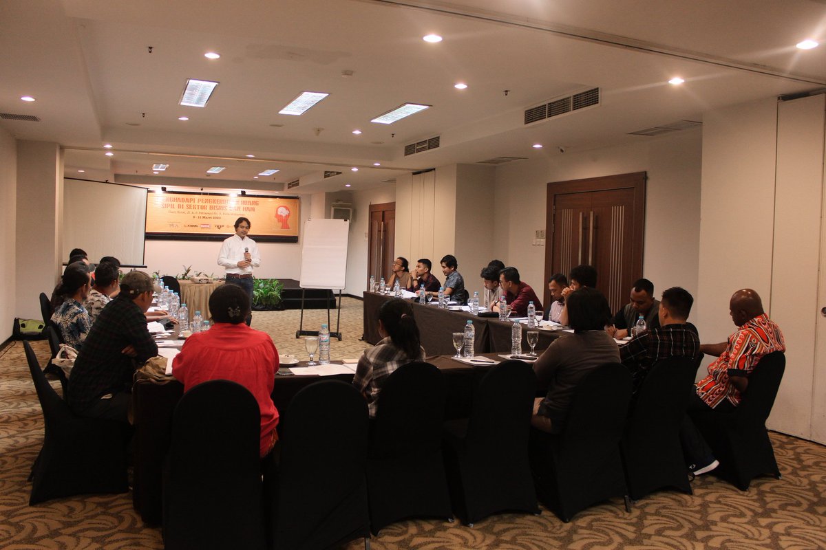 Bekerjasama dengan Konsorsium Pembaruan Agraria (KPA), KontraS, dan Indonesia Global Justice (IGJ), pelatihan diadakan di Hotel Claro, Makassar.