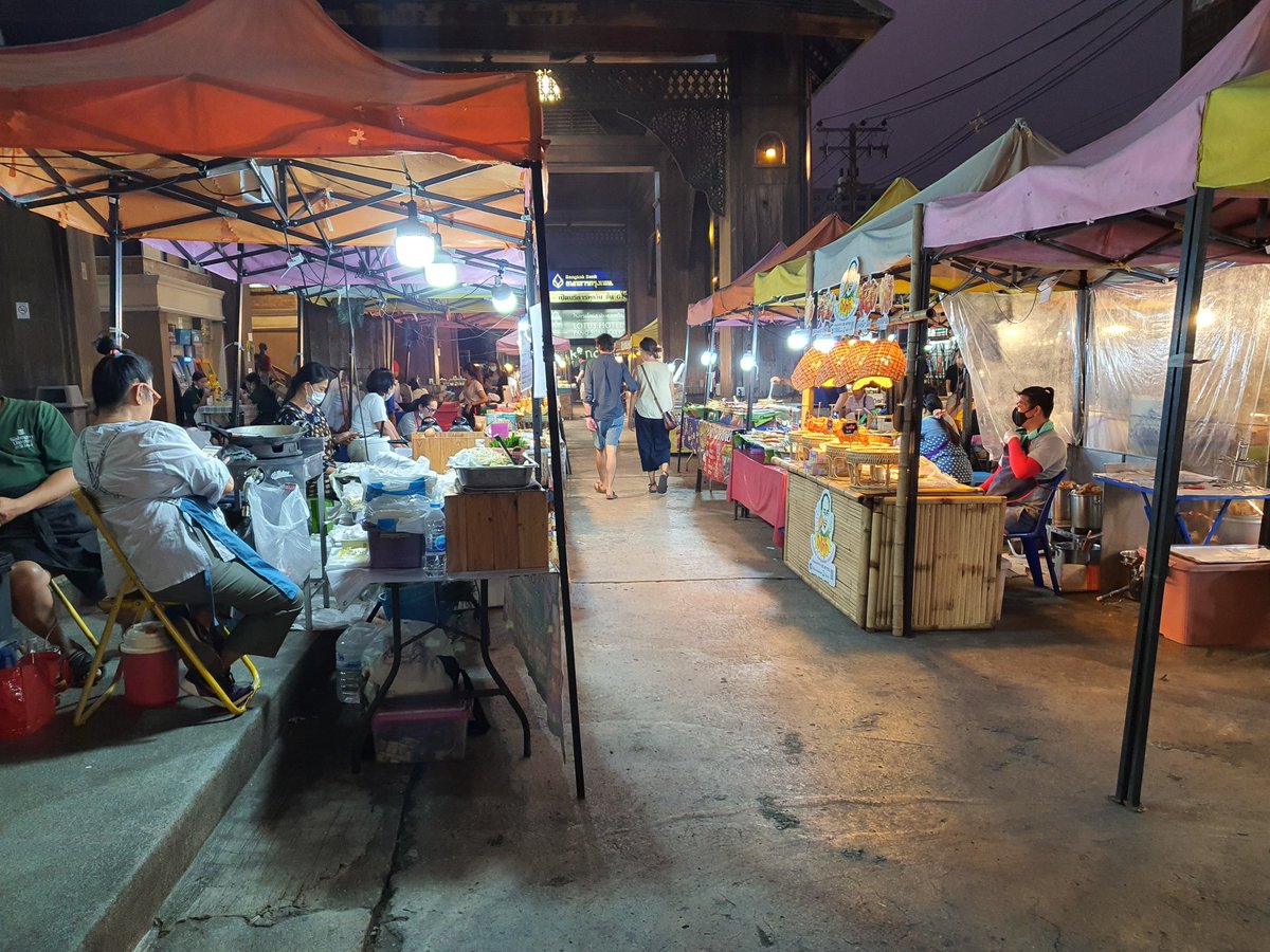 rusticday's tweet photo. ตลาดของกินเยอะแยะหน้ากาดสวนแก้วจ้า เชียงใหม่ มากินกัน 
#กาดสวนแก้ว #เที่ยวเชียงใหม่ #ตลาดหน้าเซ็นทรัล #เซ็นทรัลเชียงใหม่ https://t.co/rdsRmAOhii