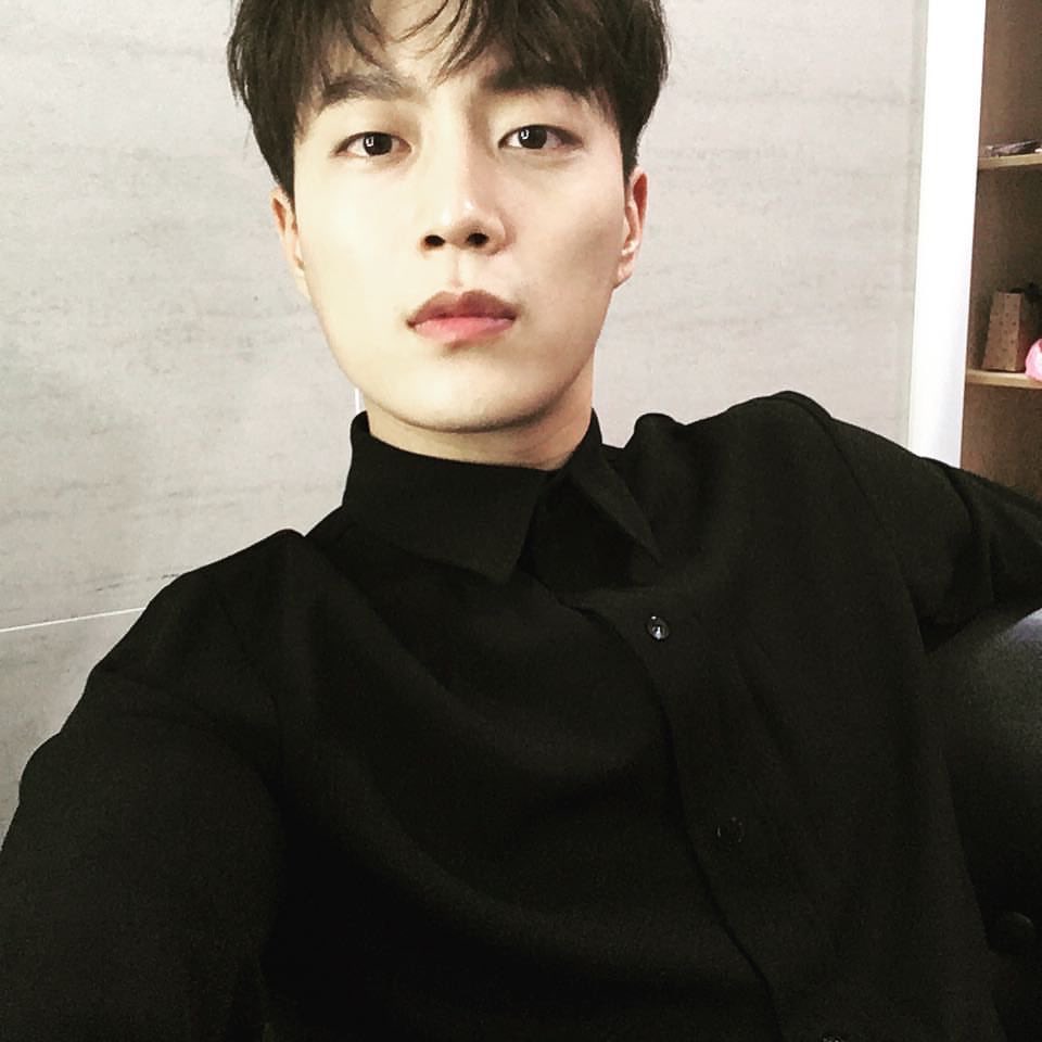 what_dani_like's tweet photo. 😭4월 10일 윤두준이 민간인이 된다구요😭
소속사도 안하는 입벌려 치킨 들어간다 그거 내가 한 번 해봅니다... 그냥 기뻐서 하는 거니까 << RT만 해주세요 >>  
당발은 기쁘다 두준 오셨네 4월 10일 두준시에 올리겠읍니다 만이 참여해주세요,,,
윤두준 제대한다!!!!!!!!!!! 20200410!!!!!!!!!! https://t.co/yjD3Am4Igs