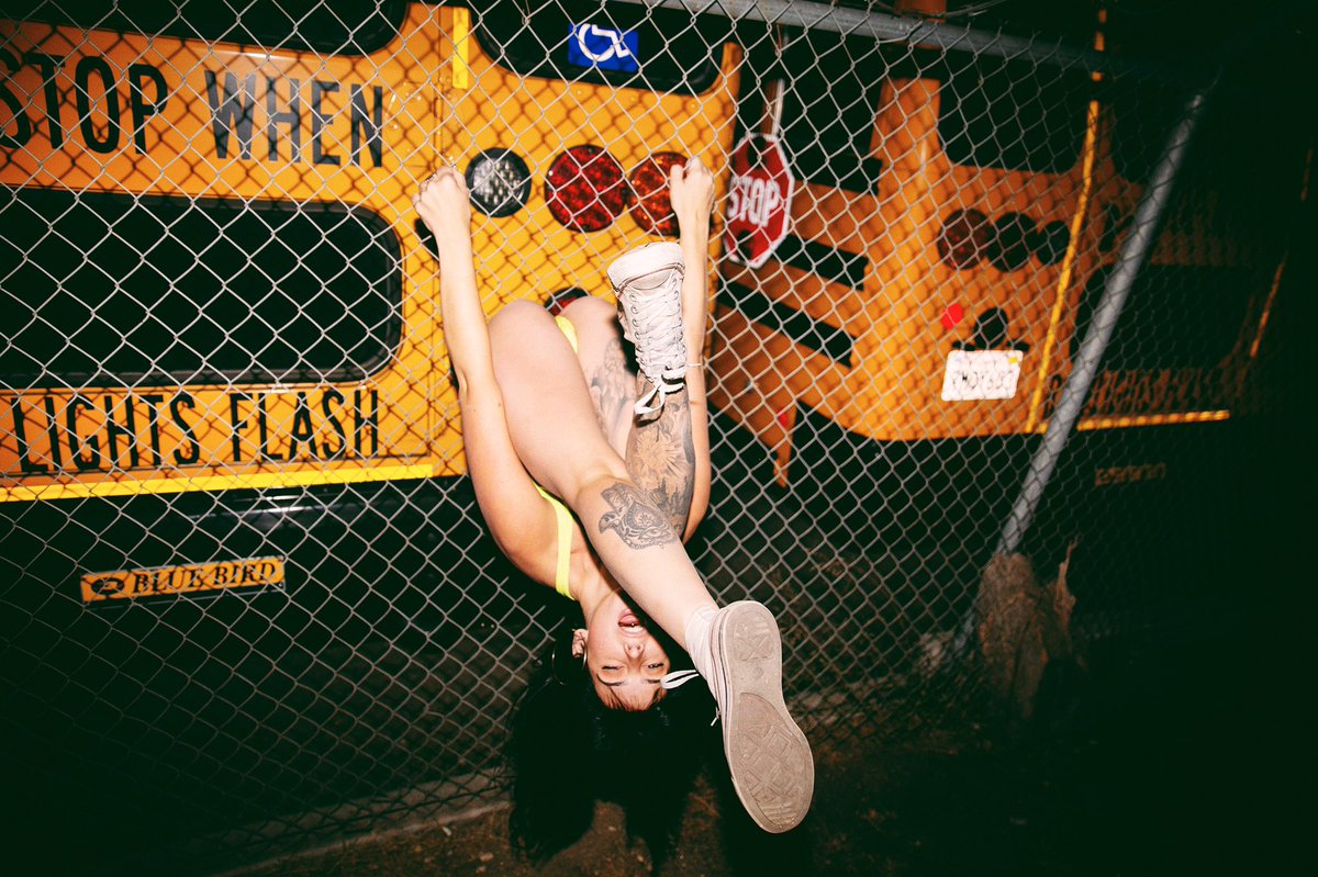 Reedsuicide3's tweet photo. I need to go back to this lil school https://t.co/F9YBXfo7Ie