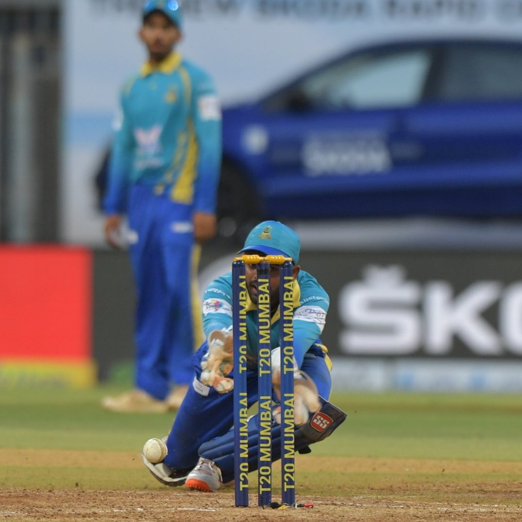 mumbai_t20's tweet photo. Completing last-minute deadlines like...

#EkdumMumbai https://t.co/scbwsly8cc