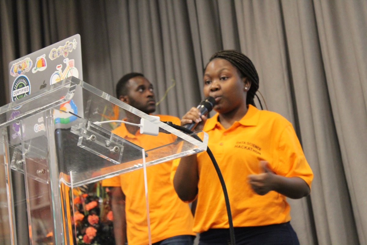 TiyaniTee's tweet image. Team Guardian takes stage. #DataScienceHack