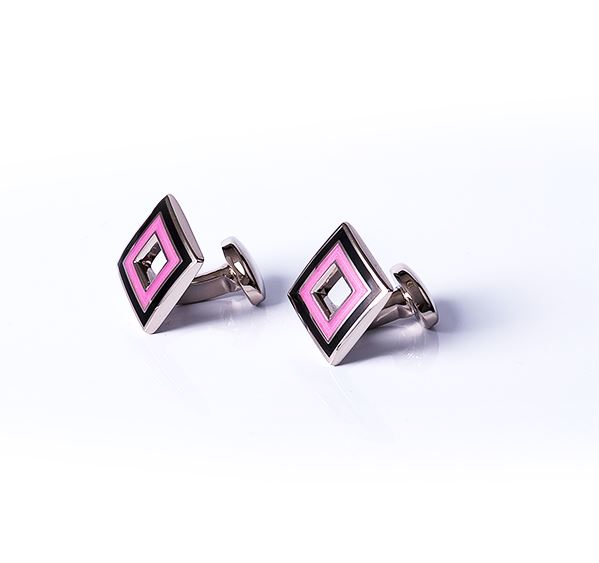 Hemingway’s range of stylish silver or silk knot cufflinks can provide the perfect finishing touch to a beautifully tailored shirt!

You can browse and buy here: bit.ly/2KzGpVC 

#Cufflinks #Fashion