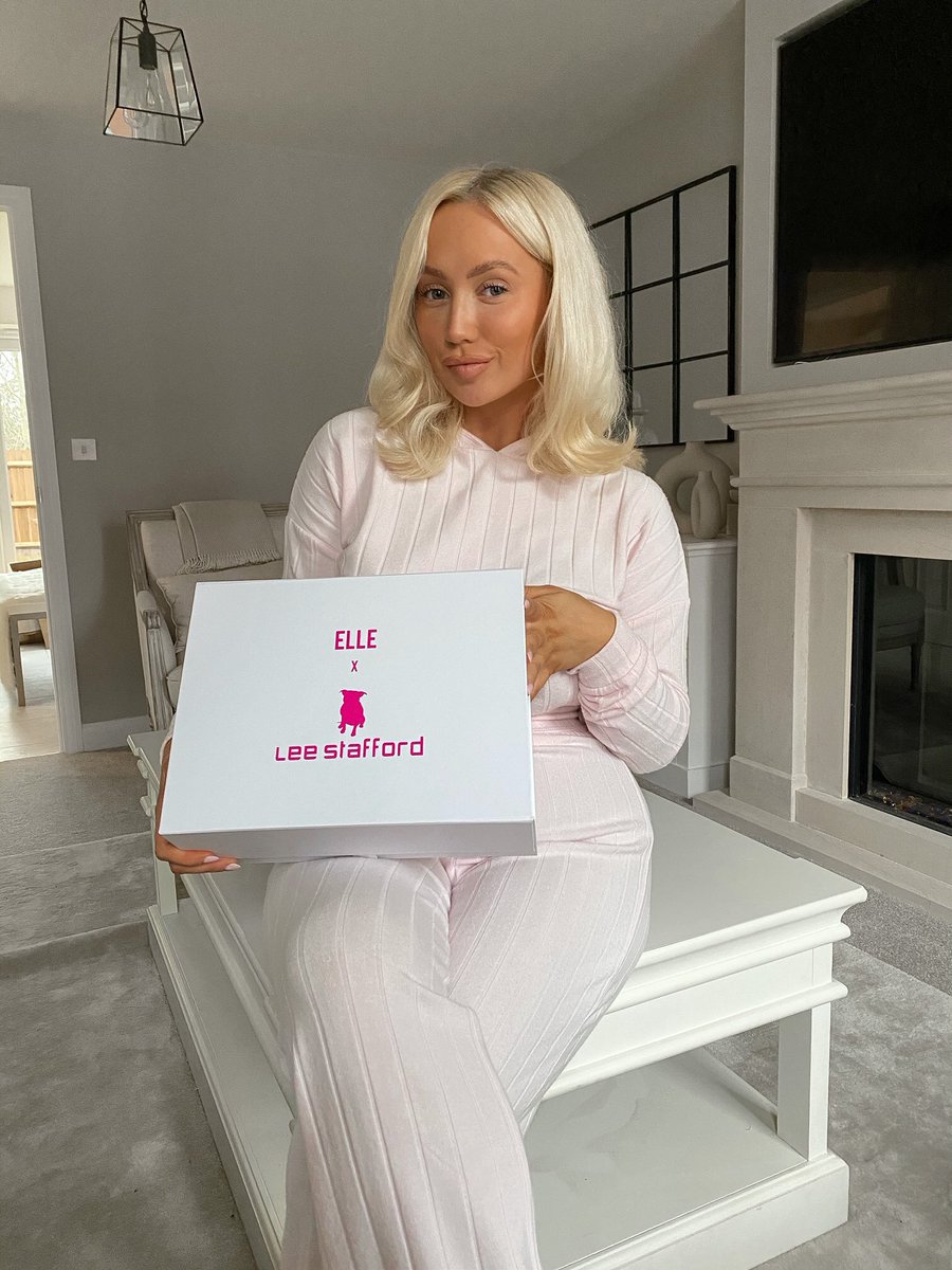 BrndBx's tweet photo. happy Friday🤗🌸 WIN 1 of 5 @ElleDarby X @LeeStaffordHQ  boxes full of the new Hair Apology range😍 TO ENTER (OPEN INTERNATIONALLY):
💘FOLLOW @leestaffordhq + @brndbx
💘CLICK https://t.co/QuSXKvu2zu
Competition shuts at 6pm 21.03.20 Good Luck, love #BrndBx 💫 AD https://t.co/wkxuyJZRgG