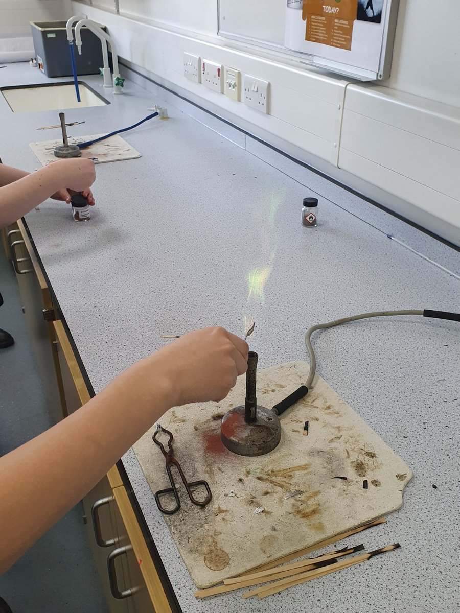 MorayPS's tweet photo. P7B had a great time this morning @GHSGeekSquad learning about #chemicalreactions #metalcompounds #metalelements https://t.co/eDA1TDJLwp