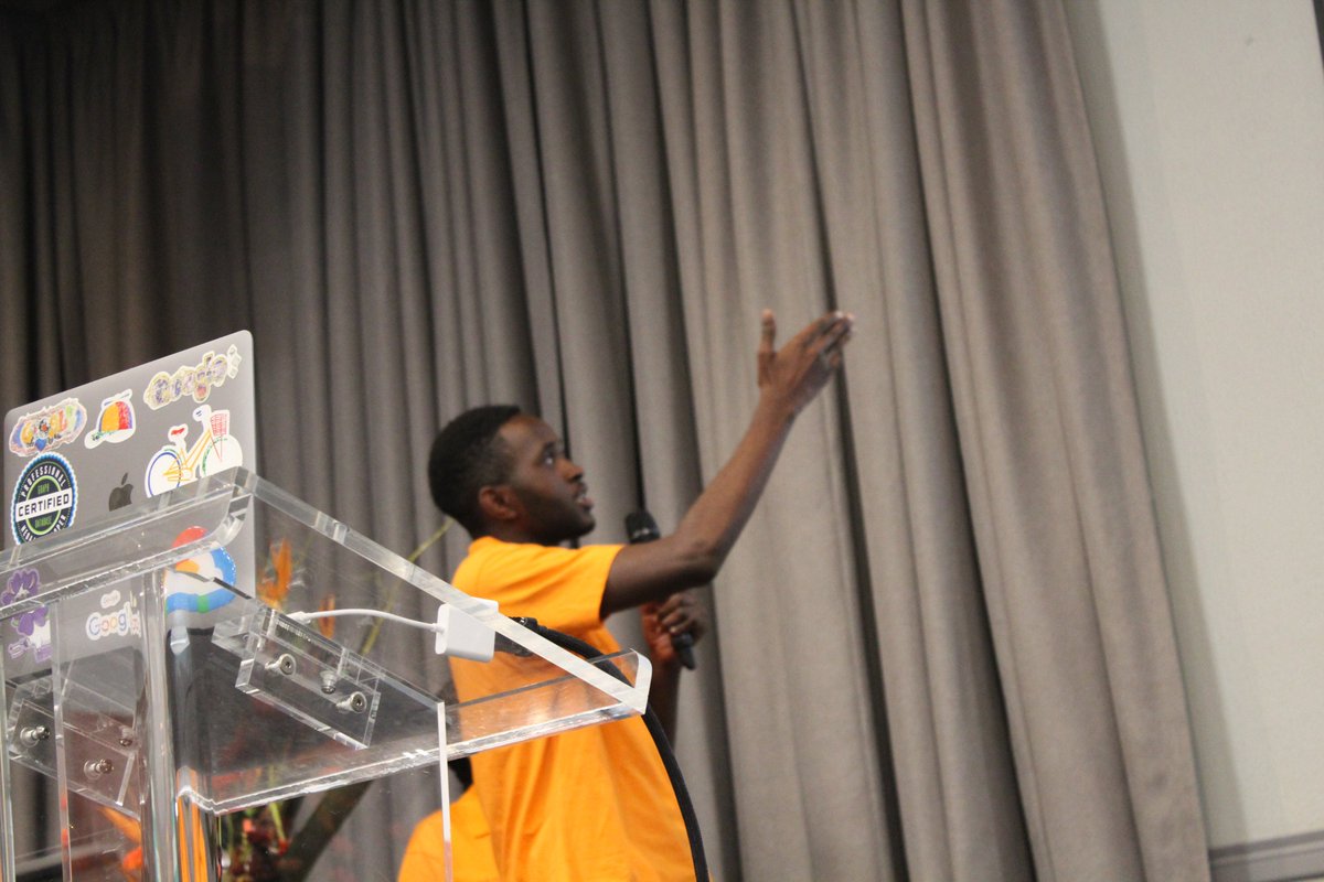 TiyaniTee's tweet image. Team Guardian takes stage. #DataScienceHack