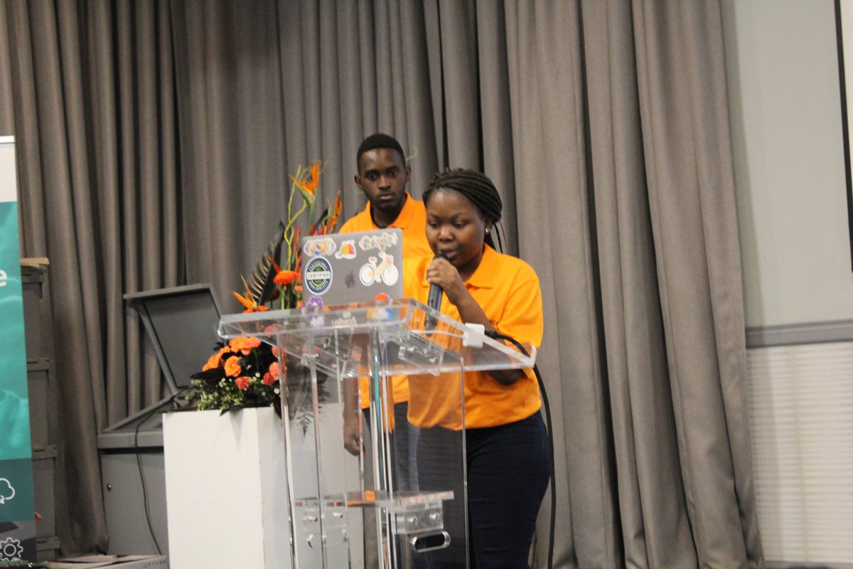 TiyaniTee's tweet image. Team Guardian takes stage. #DataScienceHack