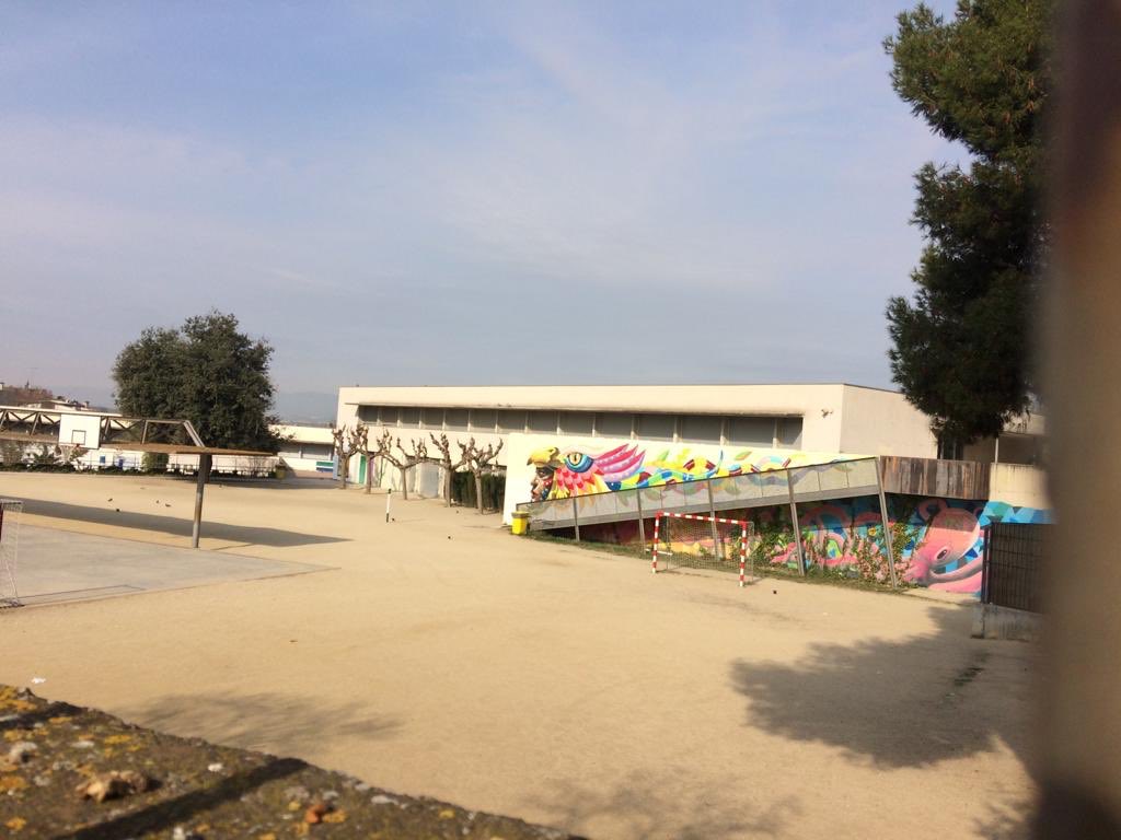 Els centres educatius de #Vilafranca com <a href="/insmila/">Ins Milà i Fontanals</a> viuen el primer dia de tancament amb la sensació d’incertesa que provoca la situació. Més informació a la rtvvilafranca.cat #educació #coronavirus