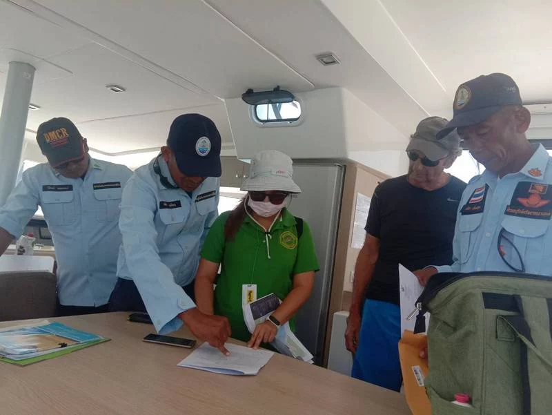 SEAFARERDIVERS's tweet photo. THAILAND (Tourism - Environment) - FRENCHMAN FACES HEFTY FINES FOR DROPPING ANCHOR ON PROTECTED CORALS
PHUKET: A 67-year-old Frenchman is facing serious fines for dropping anchor on protected corals off Koh Racha Yai, south of Phuket.
https://t.co/7Z0SGb8PKJ https://t.co/JV3ENEJYoE