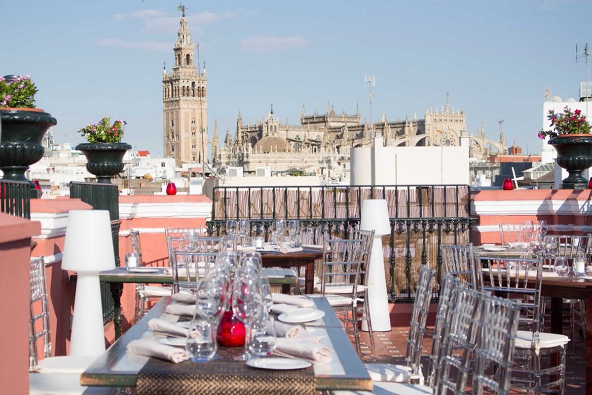 guiagastropass's tweet photo. @AlabarderoSev cuenta con una terraza de la casa Palacio Sevillana, con vistas a la #Giralda perfecto para eventos, como lugar para copas, cocteleria, meriendas, etc. 
📌 Calle Zaragoza, 20 #Sevilla
https://t.co/bD7I0tz60i https://t.co/4Sw7Ul09kd