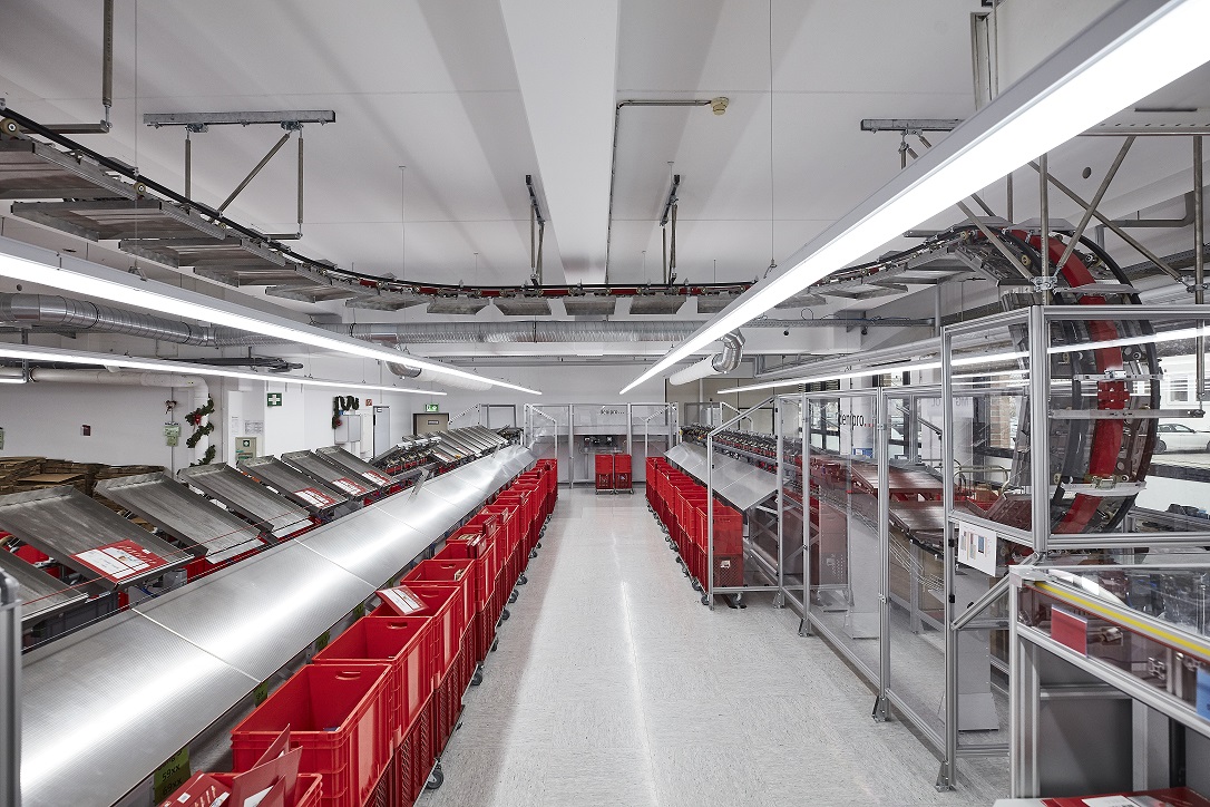FeragUK's tweet photo. Benefits of the Denisort..
✔ Conveying, sorting &amp; order picking in 1 system
✔ Ideal for a range of different products
✔ Energy-efficient technology thanks to rolling friction
✔ Proven and robust engineering
✔ Cost-effective in operation, service and maintenance
✔ Low-noise https://t.co/1L04v94Qm8