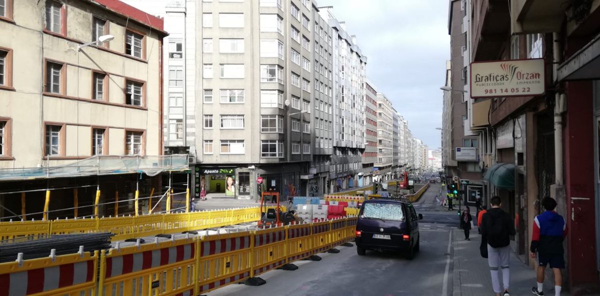 ConcelloCoruna's tweet image. 🚗 Esta mañá reabriuse ao tráfico o cruzamento da rolda de Nelle coa avenida Fisterra. Quedan suprimidos todos os xiros á esquerda.

🚌 Ademais, os buses recuperaron xa o seu itinerario habitual.