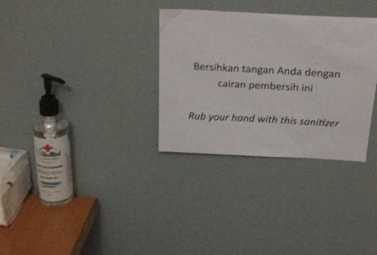 dikarabarcah's tweet photo. Dapat hand sanitizer yang harganya masuk akal. Langsung ditempatkan di pintu masuk kantor. https://t.co/9D8ERzdif7
