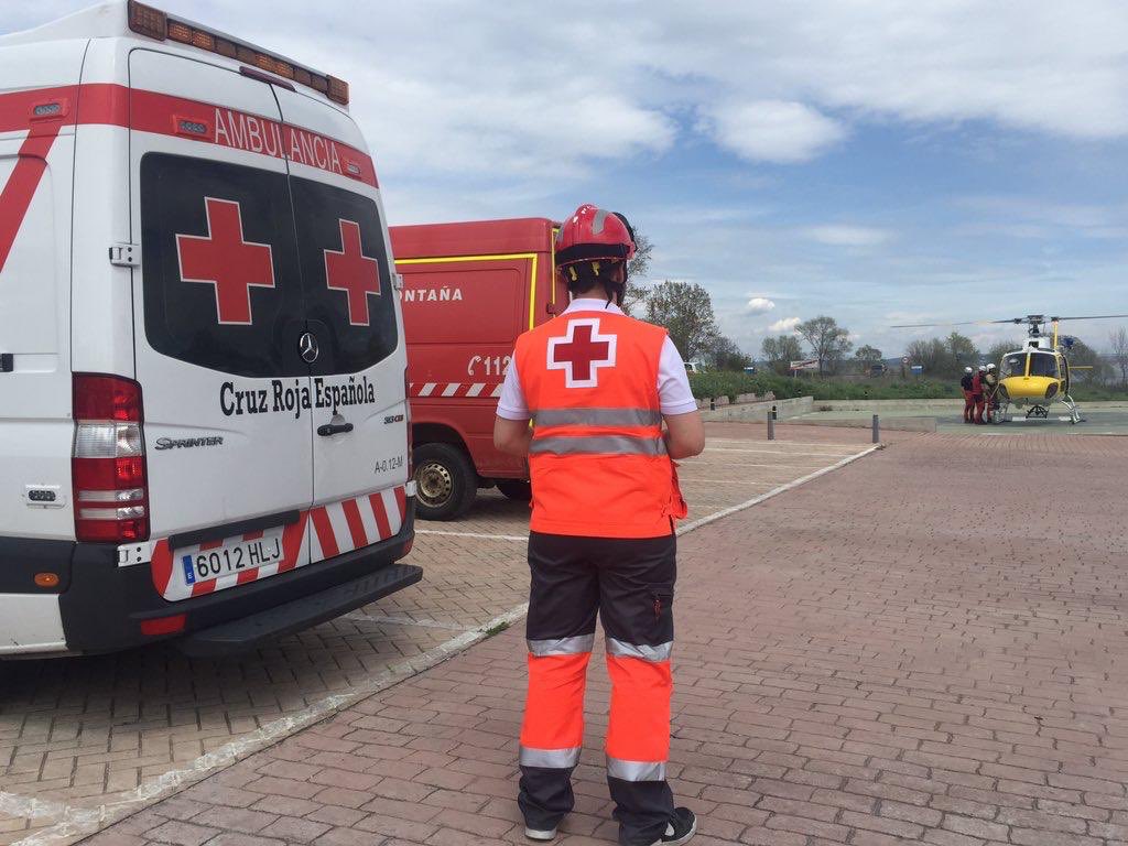 CruzRojaMadrid's tweet photo. 🚑 Buscamos conductores/as de transporte sanitario urgente 🚑

Si tienes formación profesional en Técnico de Emergencias Sanitarias y experiencia de al menos tres meses en funciones similares, esta es tu oportunidad. 

¡Haz clic!👉 https://t.co/5IvTVpigEV

@emergenciasCREM https://t.co/4YzlyQ1xkG