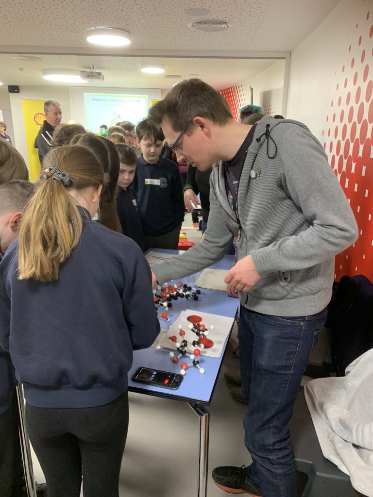 Representing @DandAScience at the Regional Celebration of STEM event. STEM challenge - 10 minutes to build a glucose molecule with our <a href="/STEMAmbassadors/">STEM Ambassadors</a> Danny and Kayleigh #DA_STEM <a href="/DundeeSciCentre/">DundeeScienceCentre</a>