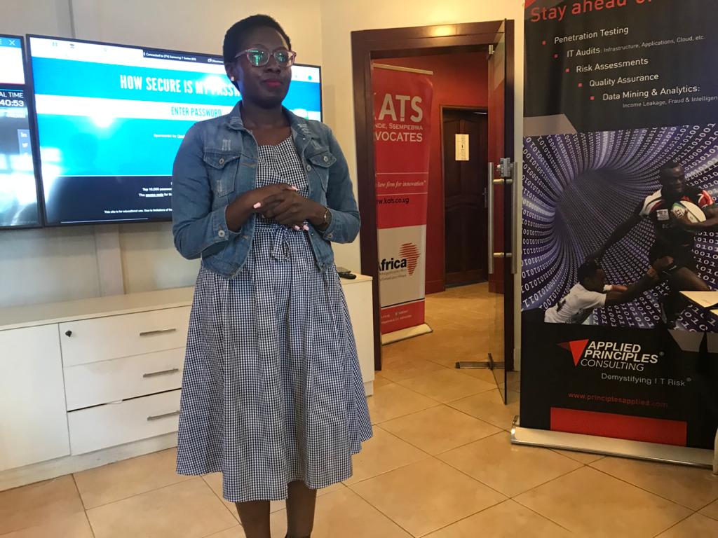 @masiika_c starts her presentation on Data Protection and Behavioural Analysis on the Internet. She points out the vast amount of information we give to the public through social media, various applications we use, and the importance of taking precaution as we use the internet.
