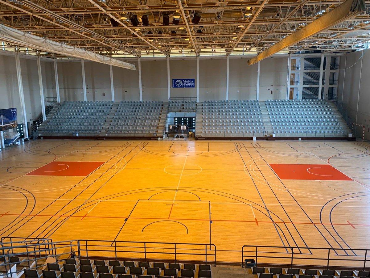 MapeiSpain's tweet photo. 🔵🏀🏐Que bien que ha quedado la pista del #Polideportivo Francisco Laporta #Alcoy (#Alicante) con la aplicación de los productos #Mapei, #Ultracoat premium base. Ultracoat HT Sport (2 manos). Ultracoat Sport Color: Blanco, Rojo, Amarillo y Azul. https://t.co/lKxoyrnON3