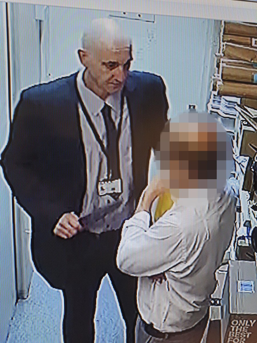 gmpolice's tweet photo. #Appeal | Police have released images of a man they want to speak to regarding a robbery at a post office in #Hulme.

A man purporting to be a police officer threatened a staff worker with a knife before fleeing with a large amount of cash.

Read more: https://t.co/RILDgKDKhe https://t.co/Cm1c8BbH6N