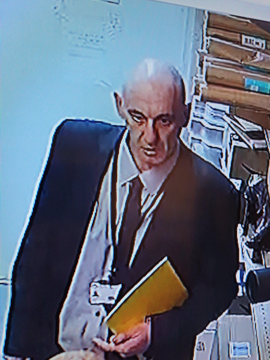 gmpolice's tweet photo. #Appeal | Police have released images of a man they want to speak to regarding a robbery at a post office in #Hulme.

A man purporting to be a police officer threatened a staff worker with a knife before fleeing with a large amount of cash.

Read more: https://t.co/RILDgKDKhe https://t.co/Cm1c8BbH6N