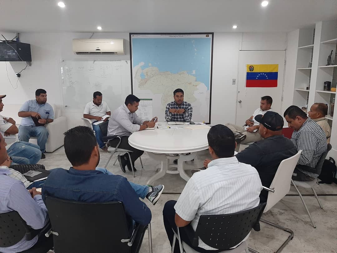INTi_Venezuela's tweet photo. #13Mar | En un encuentro efectuado este jueves en la sede central del INTi, coordinadores de las Oficinas Regionales de Tierra (ORT) evaluaron junto al presidente del organismo, Luis Soteldo, los planes dirigidos a democratizar la tenencia de la tierra.
#SomosGarantíaAlimentaria https://t.co/dUeUoGDAxV