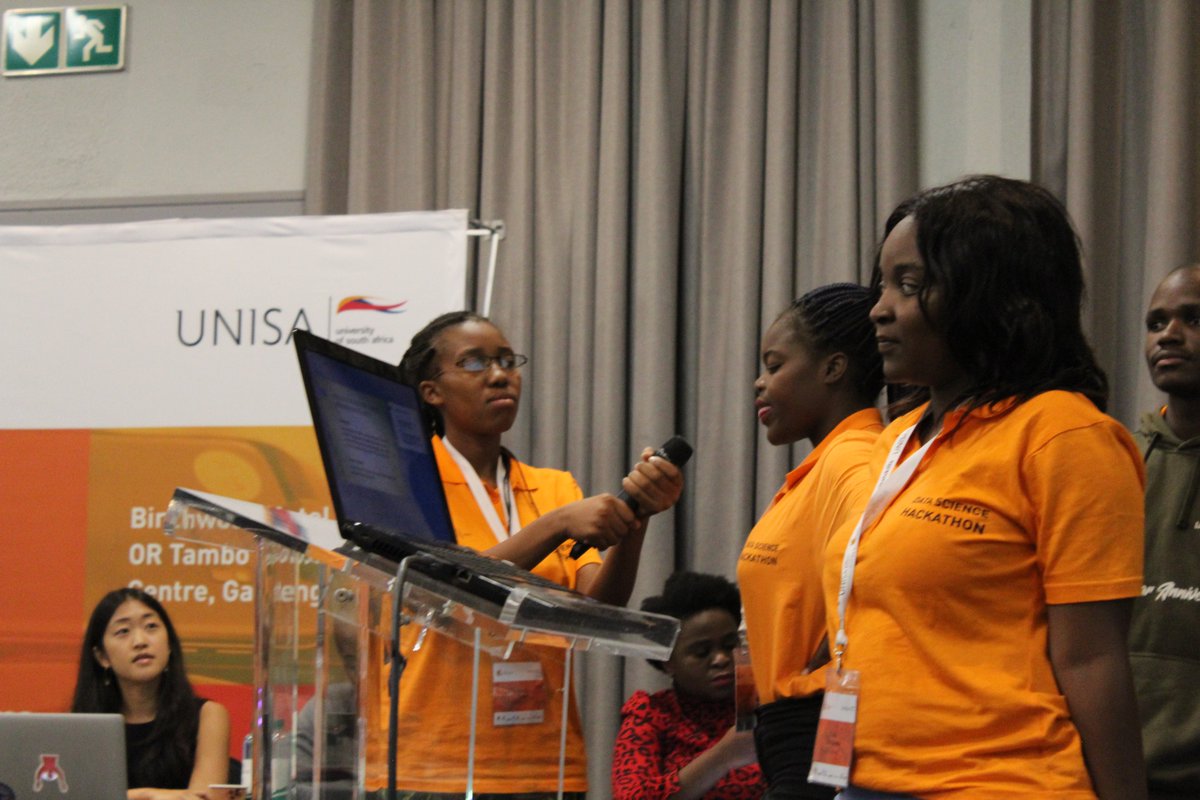 TiyaniTee's tweet image. I love the Squad Goals things on stage at #DataScienceHack
* Member 1 could not use a mic, another assists
* Member 1 gets too nervous and could no longer present
* Adjacent member gives a hug to Member 1
* Another member steps in and saves the day
* Member 1 comes back with 🔥