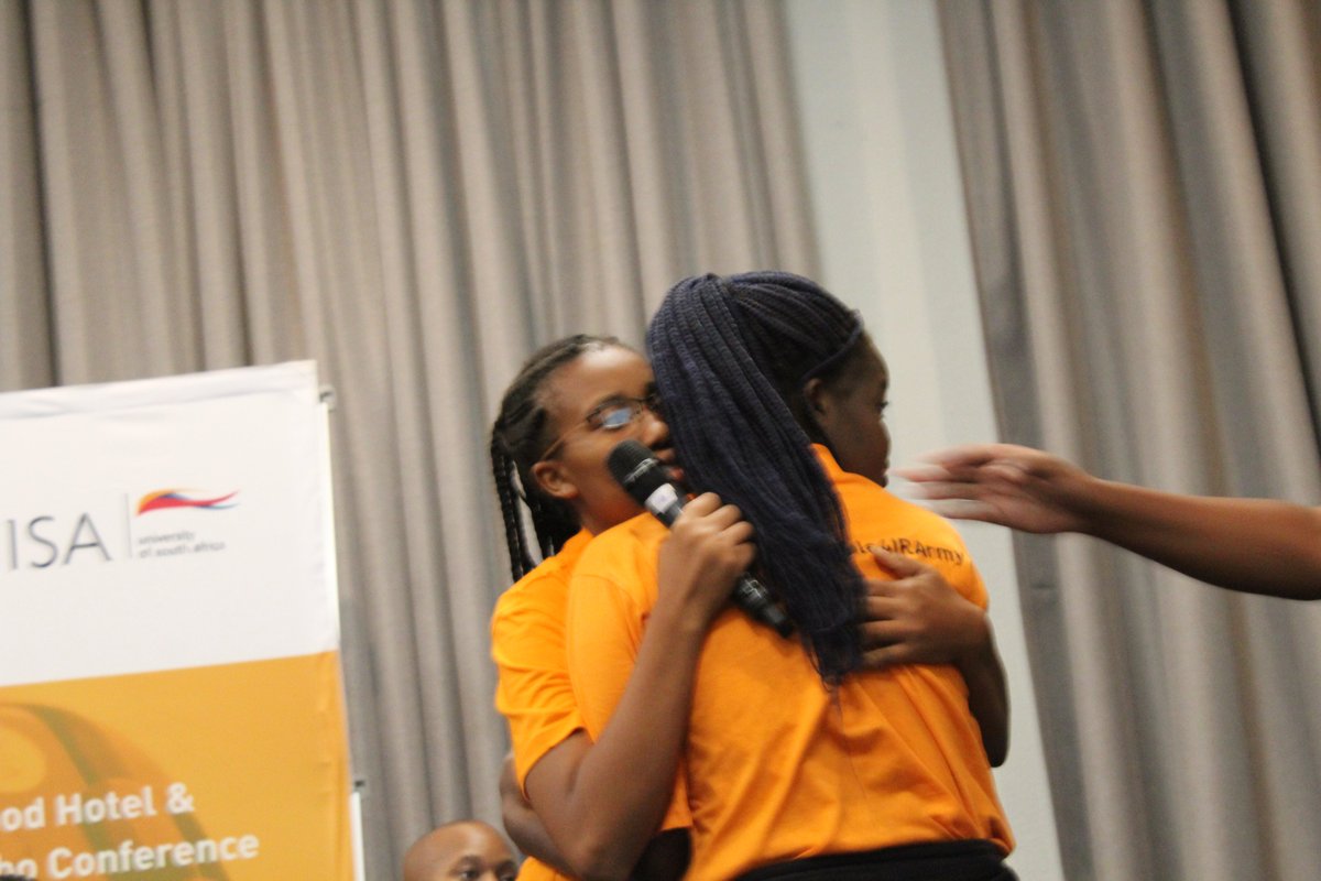 TiyaniTee's tweet image. I love the Squad Goals things on stage at #DataScienceHack
* Member 1 could not use a mic, another assists
* Member 1 gets too nervous and could no longer present
* Adjacent member gives a hug to Member 1
* Another member steps in and saves the day
* Member 1 comes back with 🔥