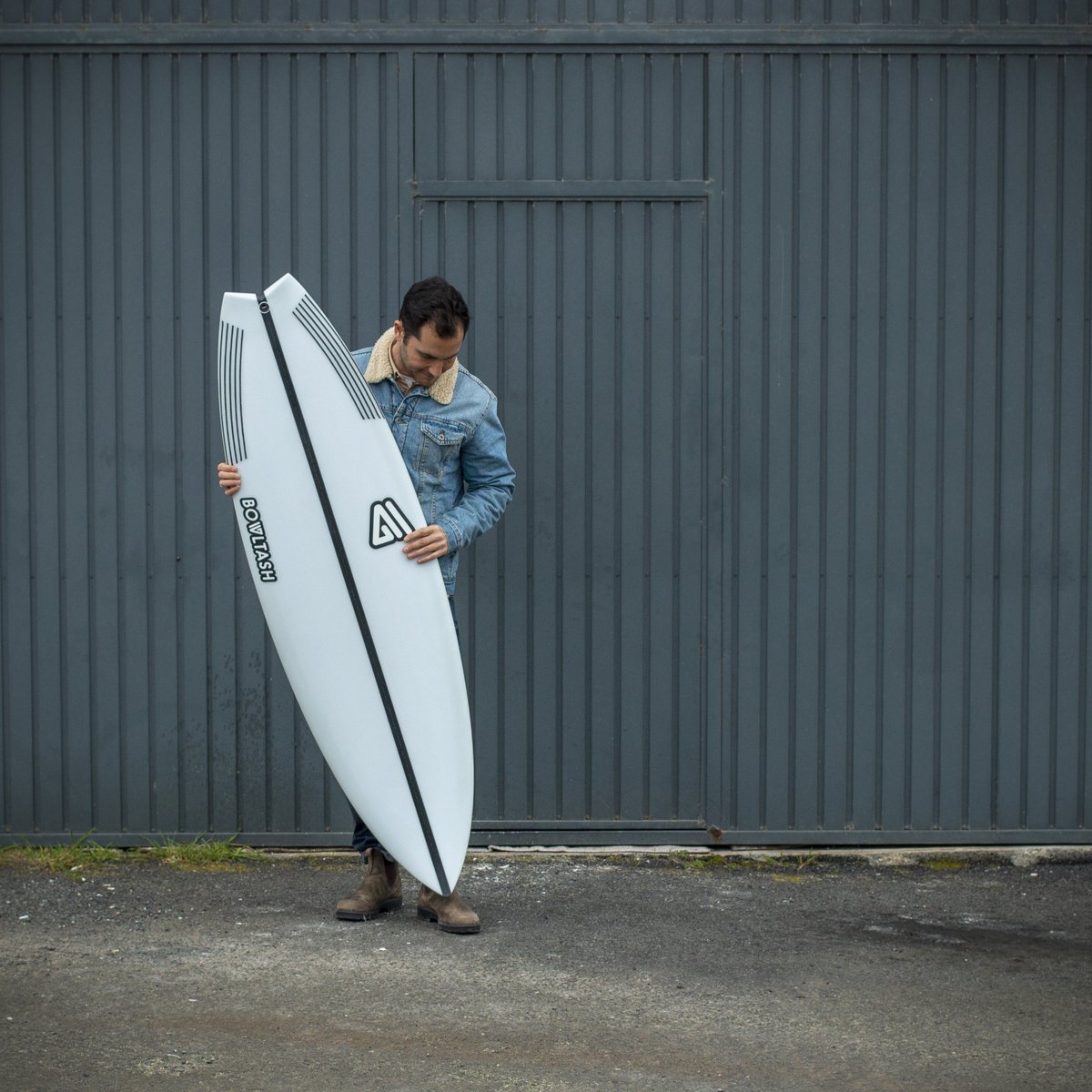 bowltash's tweet photo. Blue Demon cola swallow 5'7 x 19' x 2' 3/8 , 27L. para Kike Aradas, creadora de diversión para olas de poco tamaño, funciona desde 0.25 a 1m. Diseñada para gozar 😏👌

Más info < https://t.co/CjLF0fZfkd >

#funwaves #surfboard #handshaped #feitoaman #localshaper #Galiciacalidade https://t.co/3V6ZNMyWBf