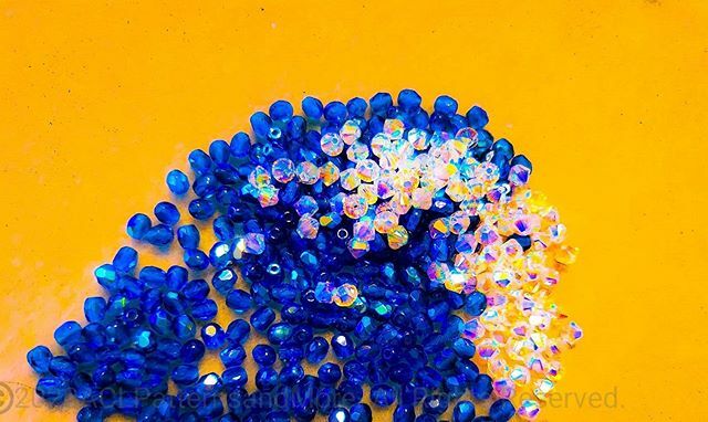 ACLPatterns's tweet image. The inspiration of the day is water, ocean, waves...🌊 ACLPatternsandMore.com 
#ArtYoullLoveToWear 
#ArteQueEmbellece 
#thebeadboy #design #style #unique #beadwork #beadweaving #picoftheday #photooftheday #fashion #jewelry #fun #swarovski #handmadejew… ift.tt/38OJNVV