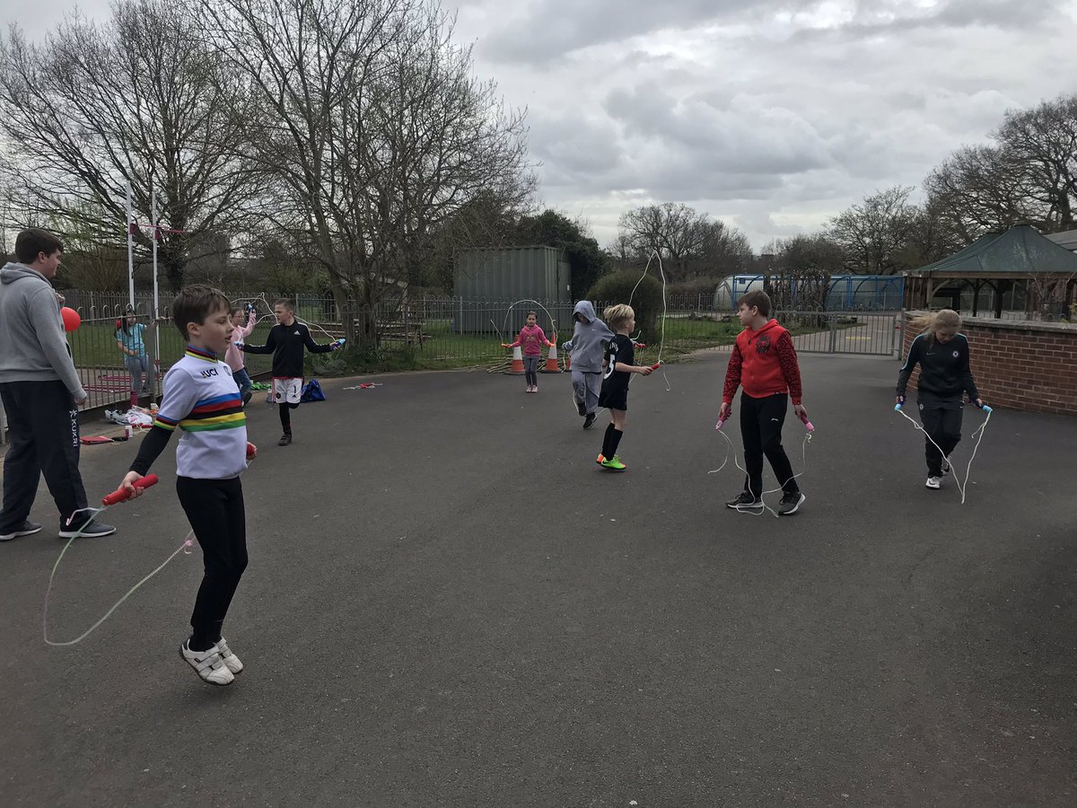 Willowbrook_PE's tweet photo. 9 minutes to go!!!!! #SportRelief #skippingchallenge #skiptobefit https://t.co/ogTfVfLvYQ